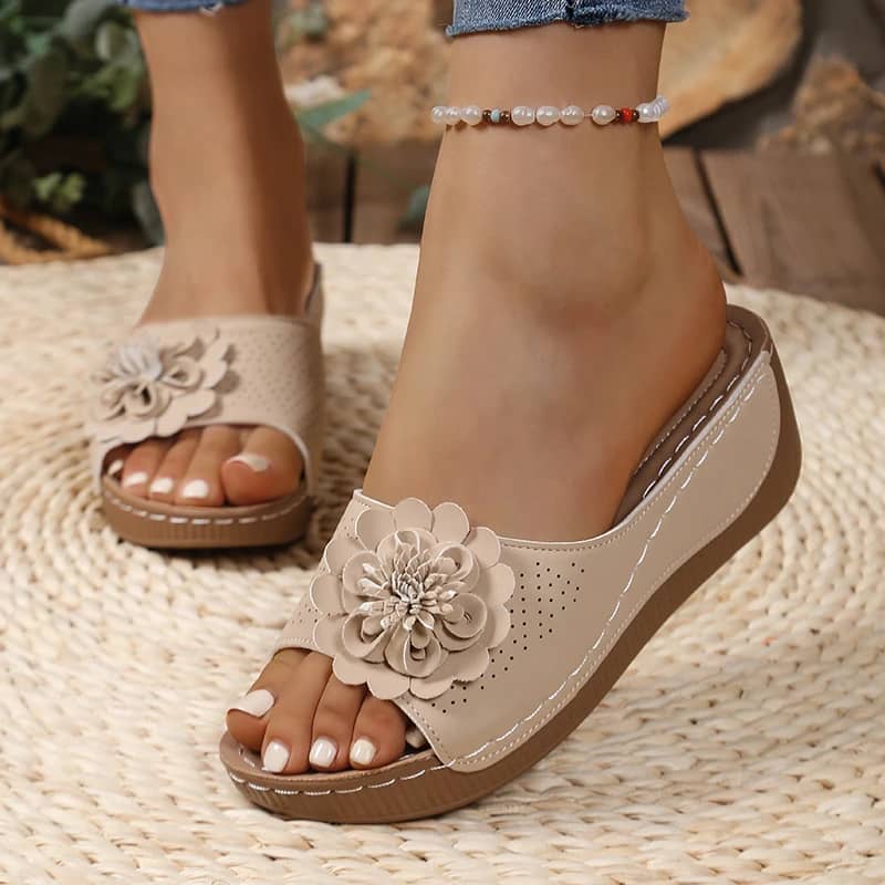 Retro Flower Wedge Slippers for Women - Summer Platform Sandals with Thick Anti-Slip Sole, Perfect for Beach and Outdoor Wear - Image 2