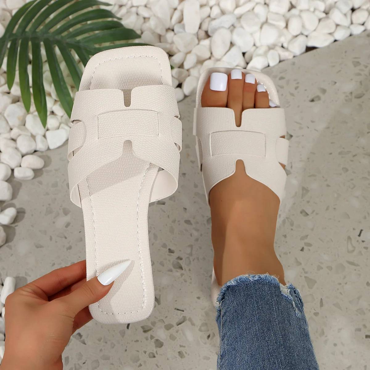 Women's Summer Fashion Flat Sandals - Comfortable Slip-On Square Toe Open-Toe Design, Stylish Everyday Wear Slippers for Women - Image 1