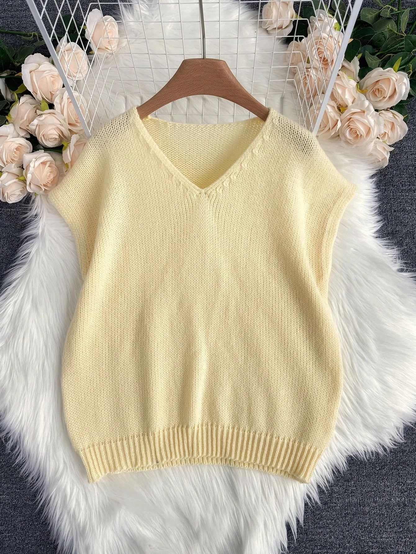 Women's V-Neck Short-Sleeve Sweater - Casual Solid Color Versatile Top for Spring/Summer Daily Commuting & Dates thumbnail 1