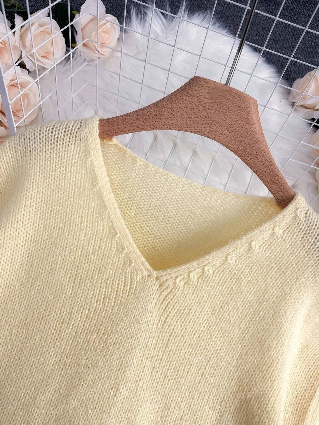 Women's V-Neck Short-Sleeve Sweater - Casual Solid Color Versatile Top for Spring/Summer Daily Commuting & Dates thumbnail 3
