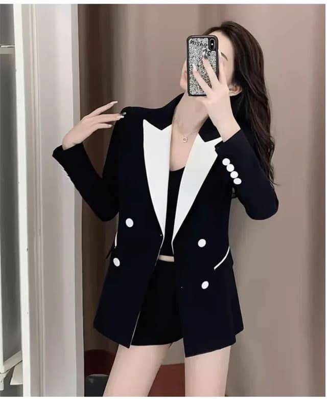 Women's Contrast Color Blazer Jacket - Stylish Autumn Trench Coat Design for Fashionable Ladies showcase 4