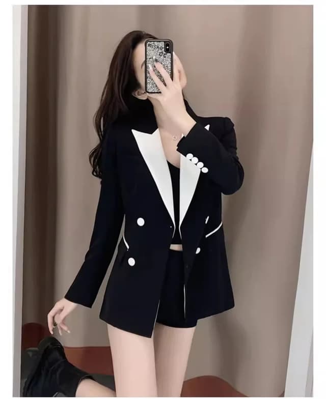 Women's Contrast Color Blazer Jacket - Stylish Autumn Trench Coat Design for Fashionable Ladies showcase 7
