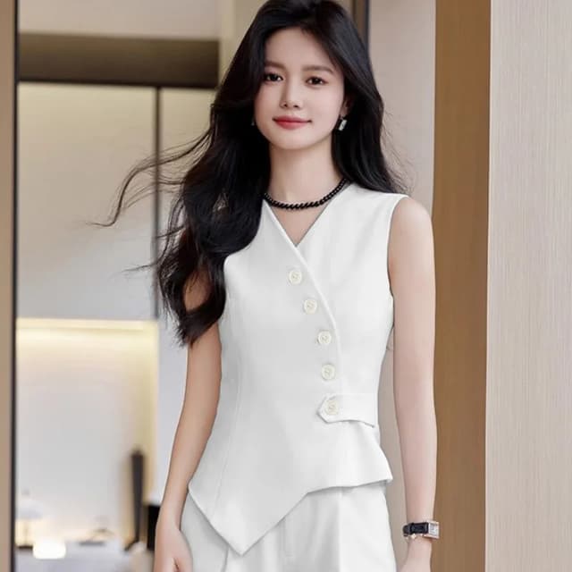 Elegant Women's Polyester Suit Vest - Sleeveless, Button Detail, Commute Style, Slim Fit for Autumn 2025 showcase 10