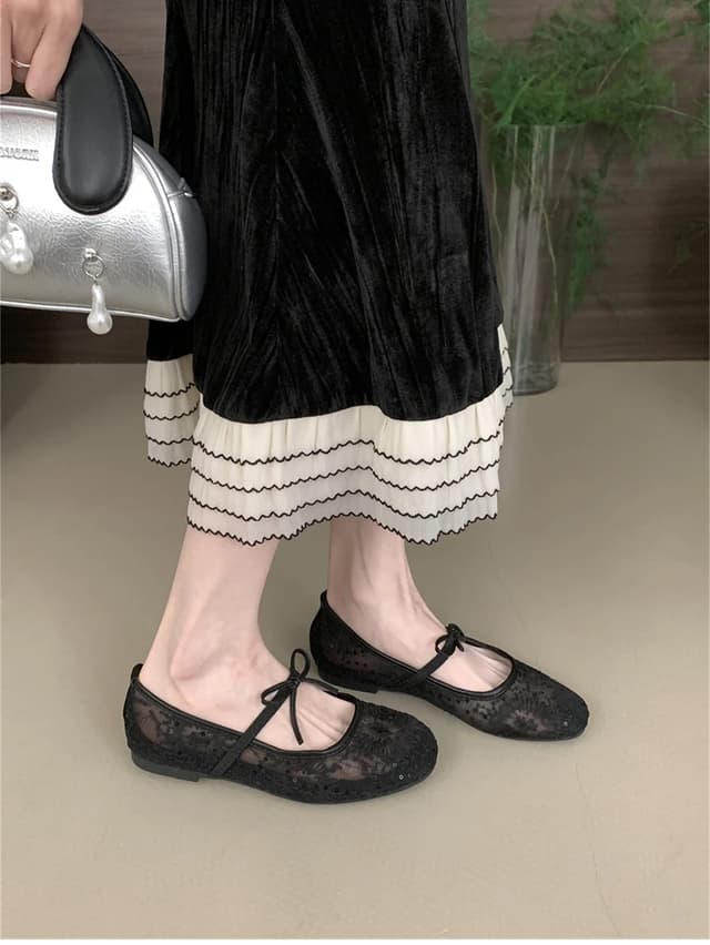 Women's Fashionable Lace Mary Jane Flats - Comfortable Slip-On Street Style Dress Shoes with Soft Sole for Everyday Wear showcase 3