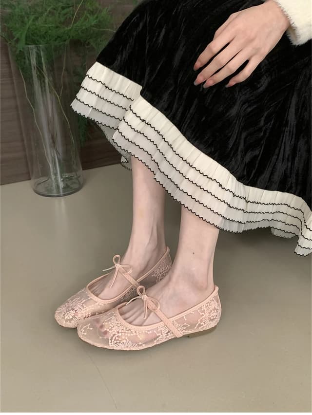 Women's Fashionable Lace Mary Jane Flats - Comfortable Slip-On Street Style Dress Shoes with Soft Sole for Everyday Wear showcase 7