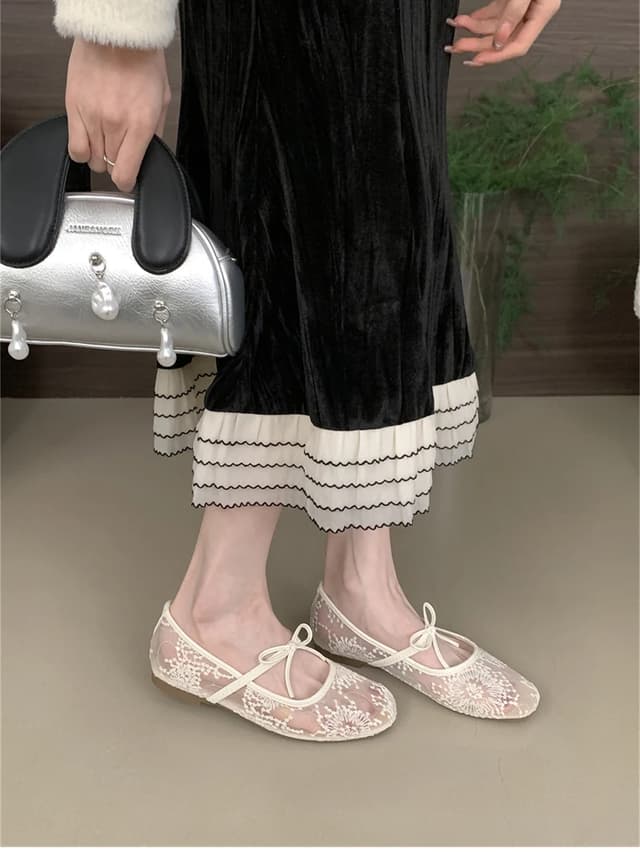 Women's Fashionable Lace Mary Jane Flats - Comfortable Slip-On Street Style Dress Shoes with Soft Sole for Everyday Wear showcase 11