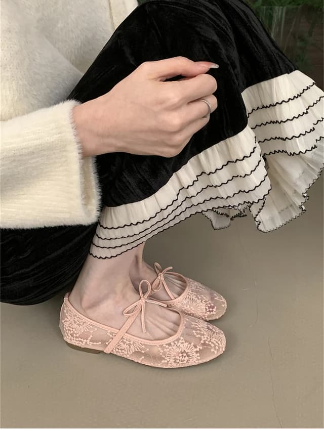 Women's Fashionable Lace Mary Jane Flats - Comfortable Slip-On Street Style Dress Shoes with Soft Sole for Everyday Wear showcase 9