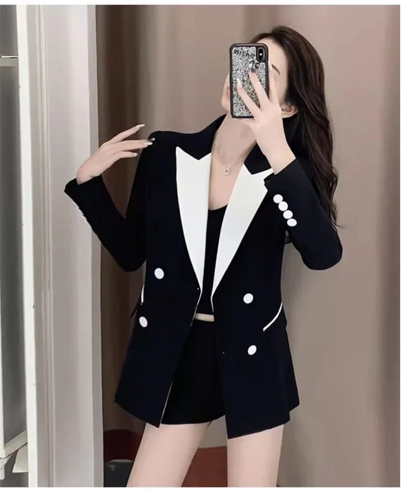 Women's Contrast Color Blazer Jacket - Stylish Autumn Trench Coat Design for Fashionable Ladies showcase 4