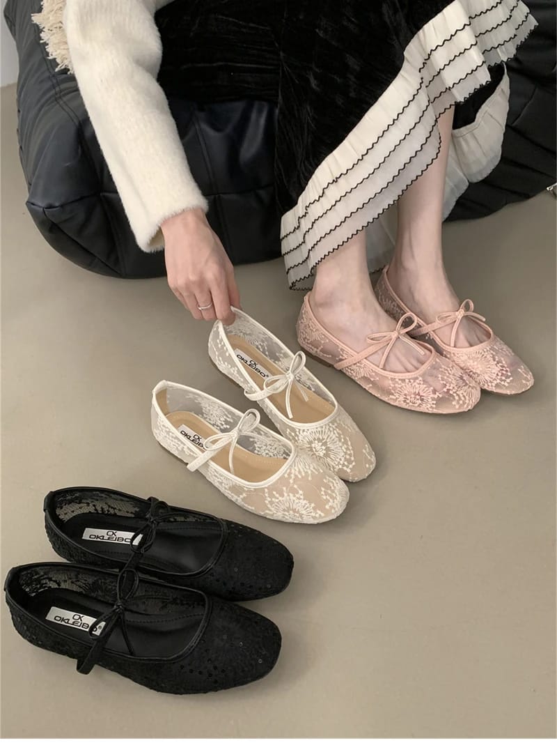 Women's Fashionable Lace Mary Jane Flats - Comfortable Slip-On Street Style Dress Shoes with Soft Sole for Everyday Wear showcase 1