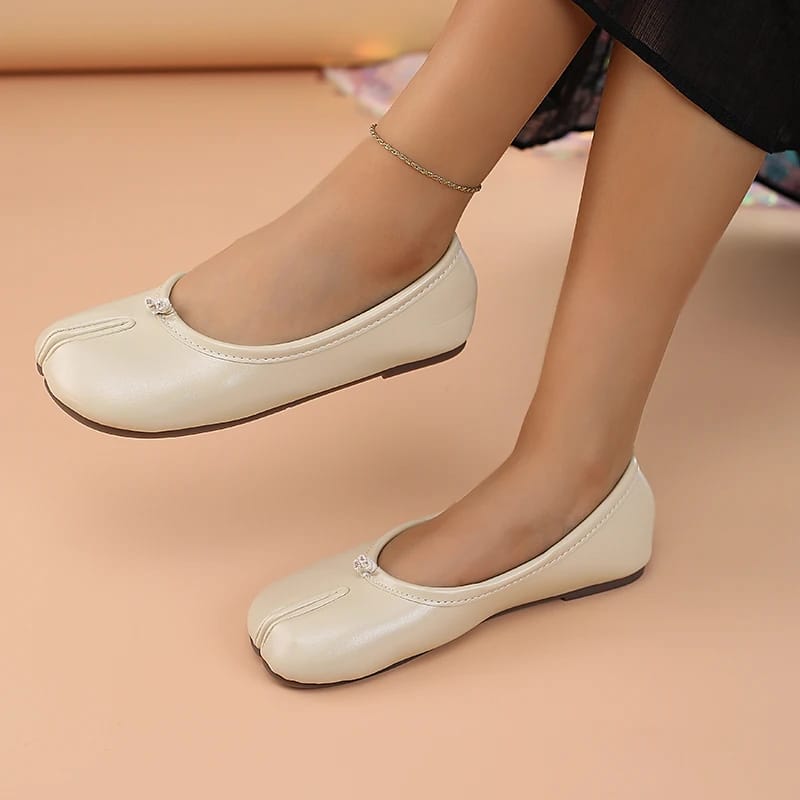 2025 Women's Leather Toe Separator Loafers - Comfortable Slip-On Breathable Casual Flat Shoes for Everyday Wear showcase 2