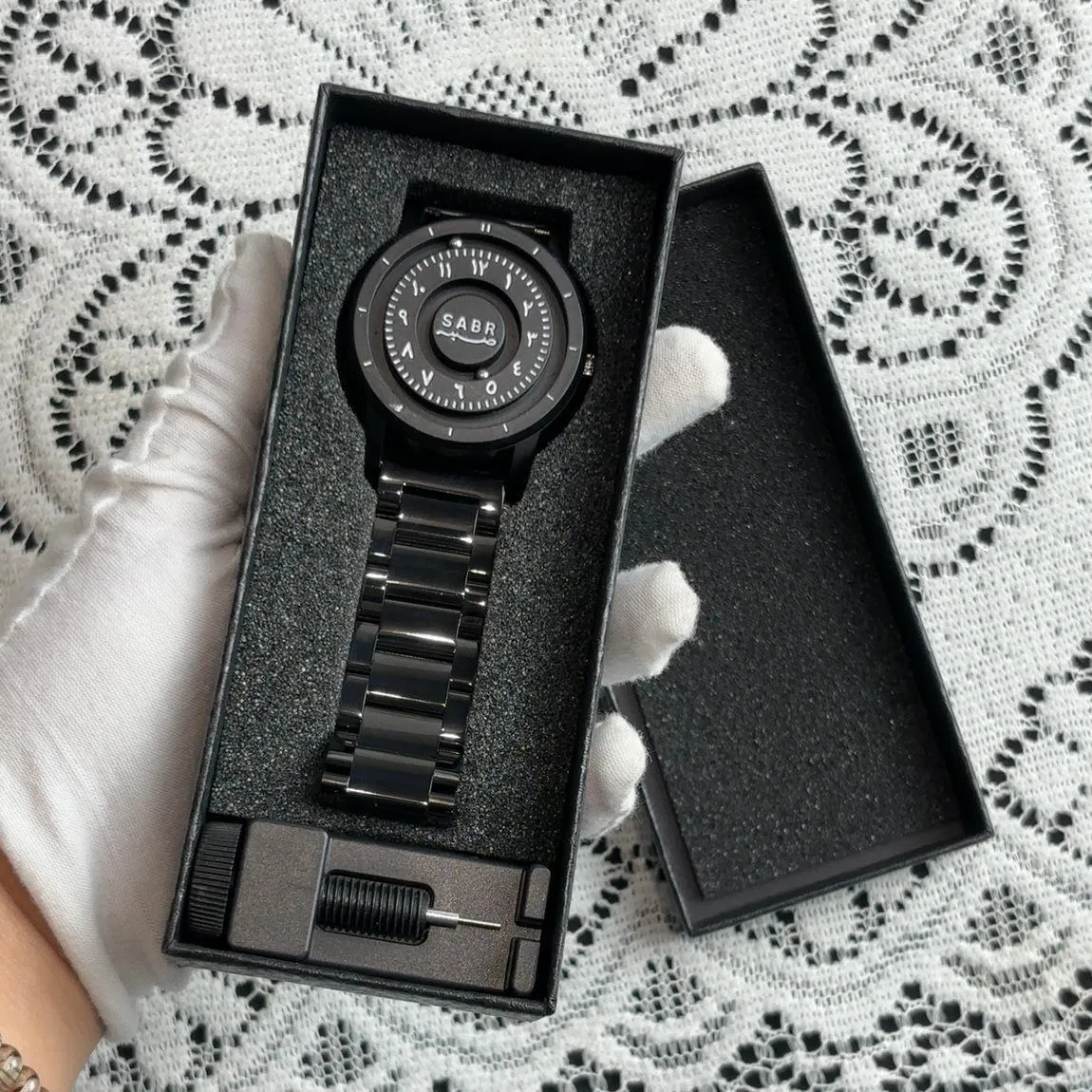 Men's Magnetic Levitation Quartz Watch Stainless Steel Luxury Fashion Wristwatch Waterproof Business Casual Watch showcase 3