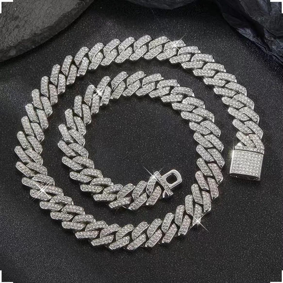 Men’s Hip-Hop Iced Out Cuban Link Necklace – Diamond-Paved Street Style Rap Chain thumbnail 4