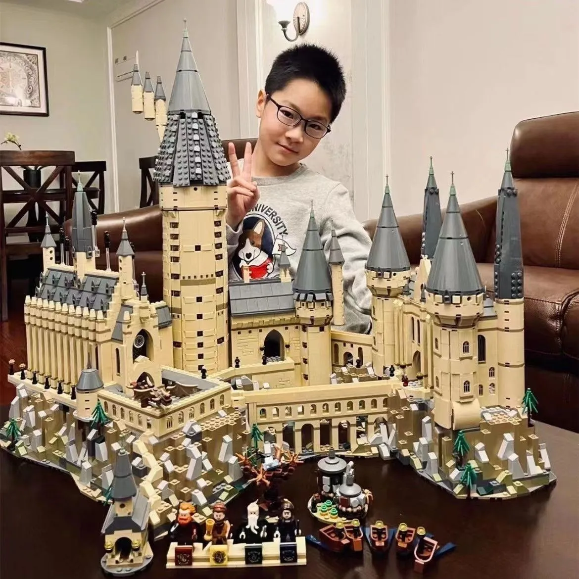 Giant 1:1 Hogwarts Castle Model Kit - Expert Challenge Architecture Blocks - Compatible with LEGO 71043 - Detailed Magic Wizarding World Playset for Master Builders thumbnail 3