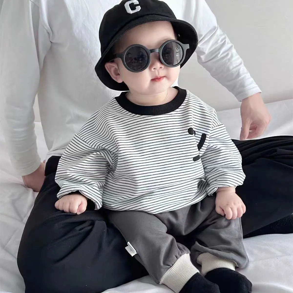 [2026 New Spring] Cute Cartoon Toddler Sweatsuit - Soft Cotton Hoodie & Jogger Set for Boys & Girls - Trendy 2-Piece "Ins" Style Outfit for Infants & Little Kids thumbnail 4