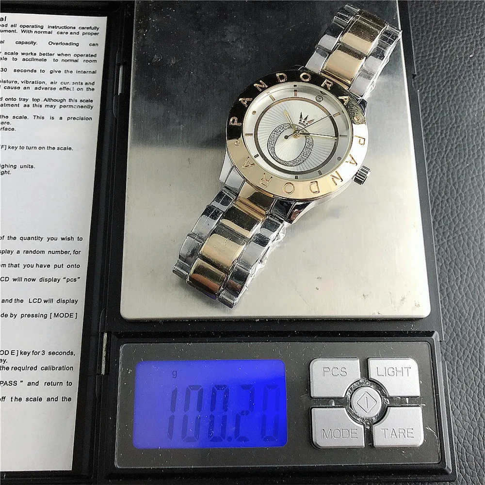 Men's Business Quartz Wrist Watch Elegant Striped Dial Stainless Steel Band Casual Fashion Timepiece for Men Wholesale showcase 12