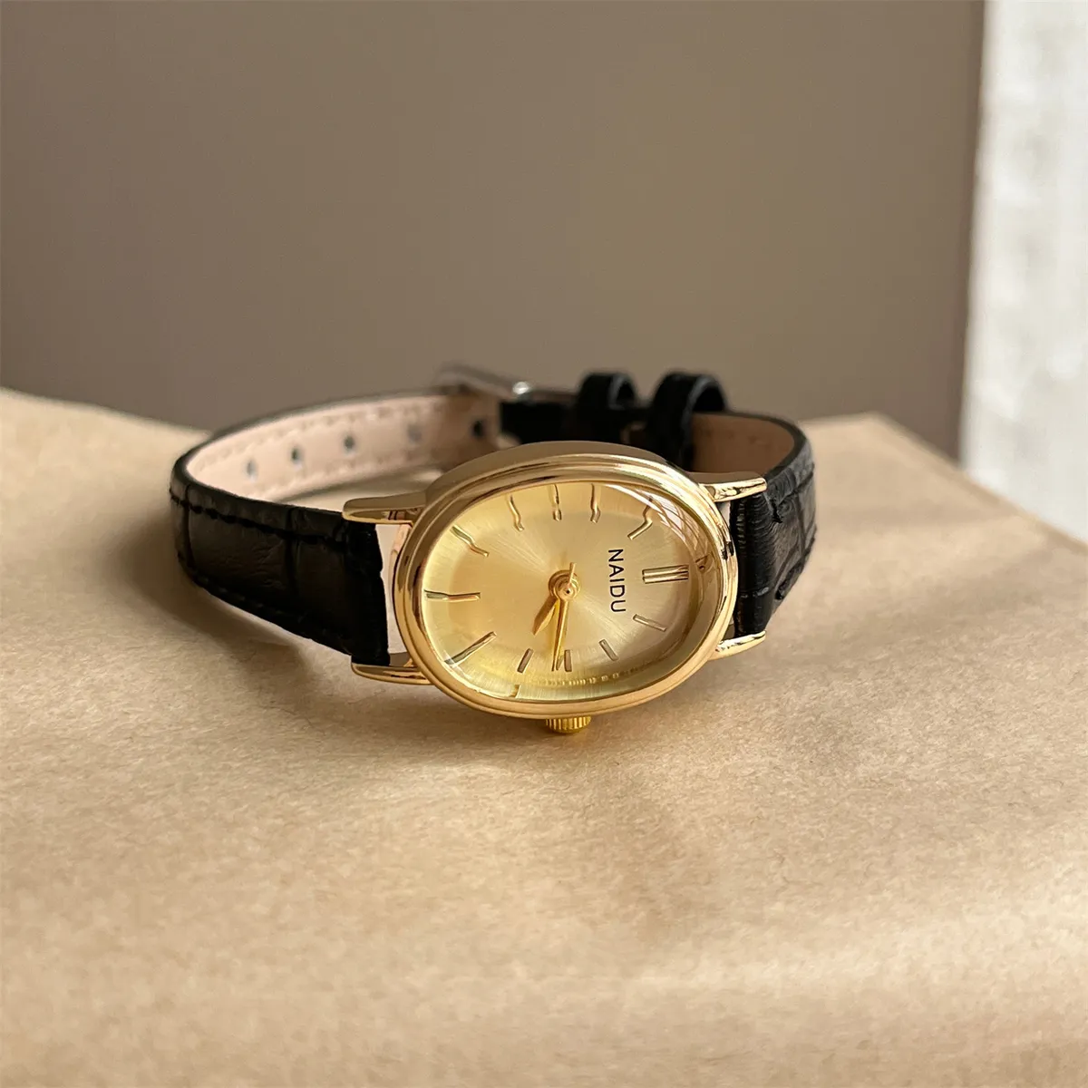 Women's Oval Face Watch, Simple Niche Luxury Design, Student and Ladies Fashion Wristwatch, Convex Glass, Wholesale Available showcase 6