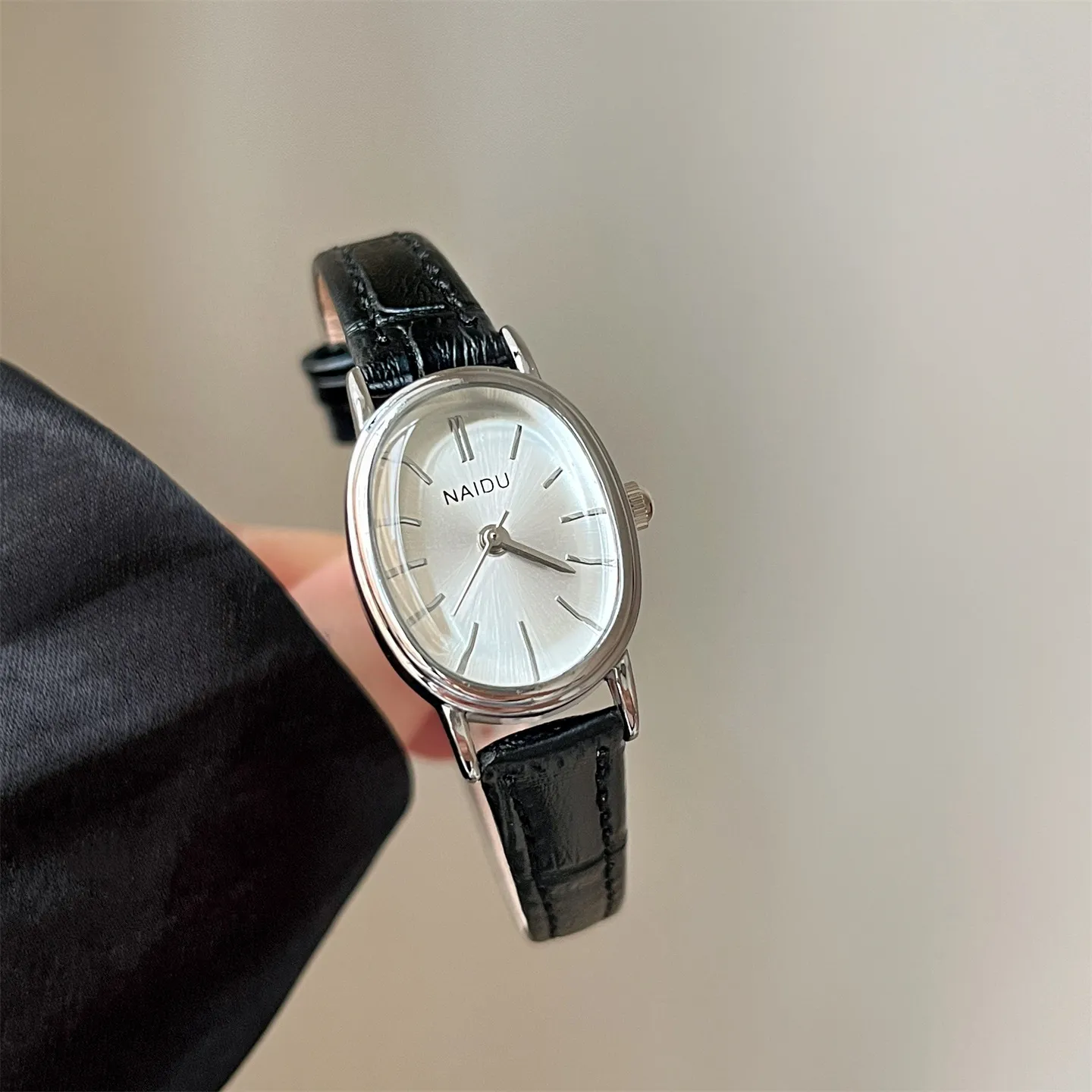 Women's Oval Face Watch, Simple Niche Luxury Design, Student and Ladies Fashion Wristwatch, Convex Glass, Wholesale Available thumbnail 1