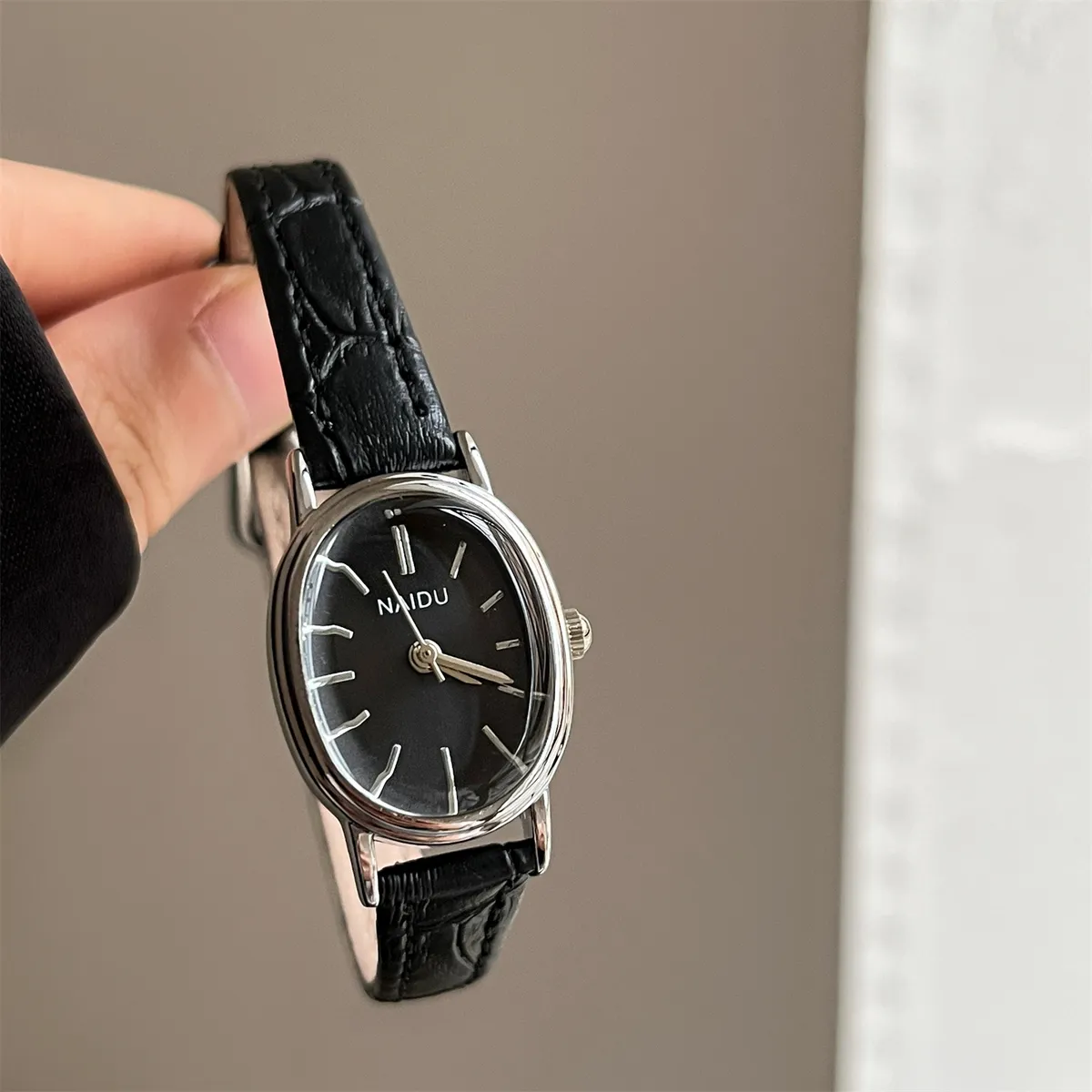 Women's Oval Face Watch, Simple Niche Luxury Design, Student and Ladies Fashion Wristwatch, Convex Glass, Wholesale Available showcase 4