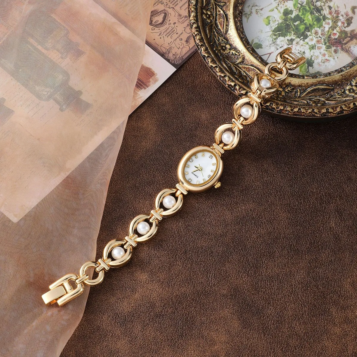 Women's Vintage Style Oval Quartz Watch with Faux Pearl Bracelet - Elegant Ladies Wristwatch Fashion Jewelry Gift showcase 5