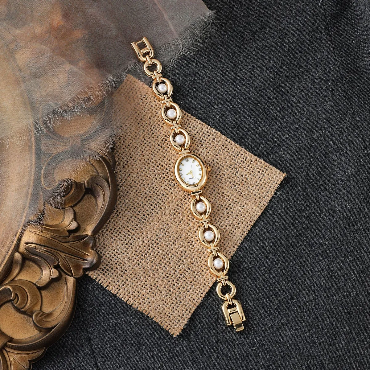 Women's Vintage Style Oval Quartz Watch with Faux Pearl Bracelet - Elegant Ladies Wristwatch Fashion Jewelry Gift showcase 3