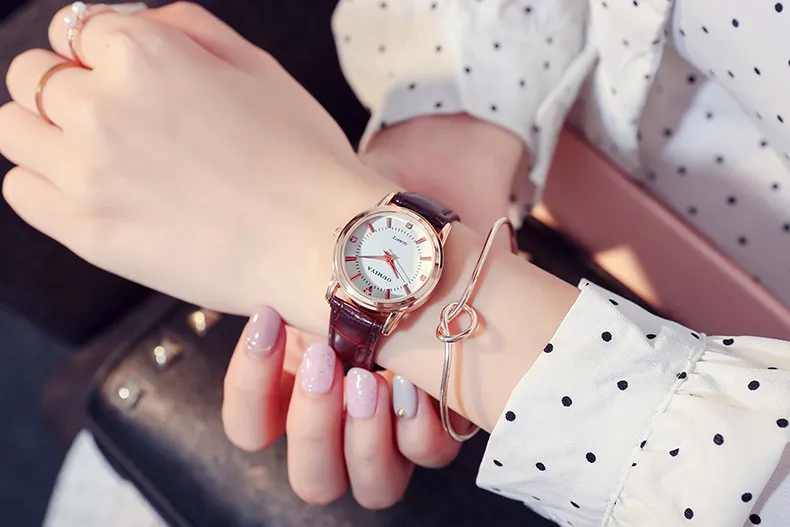 Couple's Quartz Wrist Watch Set for Men and Women - Stylish Leather Band, Casual Design, Perfect for Everyday Wear, Wholesale Available showcase 19