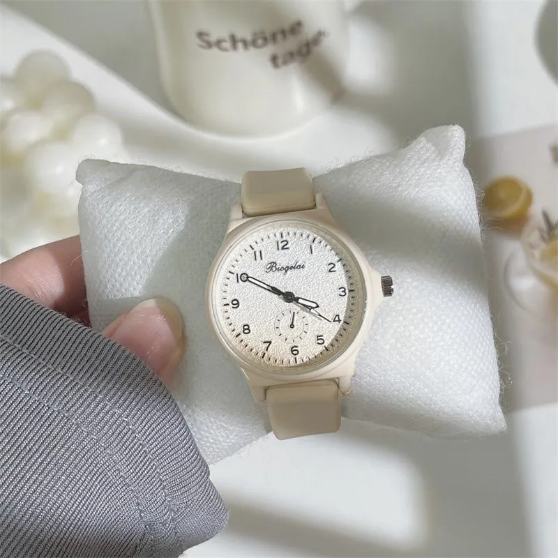 Women's Sweet Milk Style Watch, Japanese Soft Girl Aesthetic, High-Value Exam Pointer Watch for Junior and Senior High School Students showcase 3