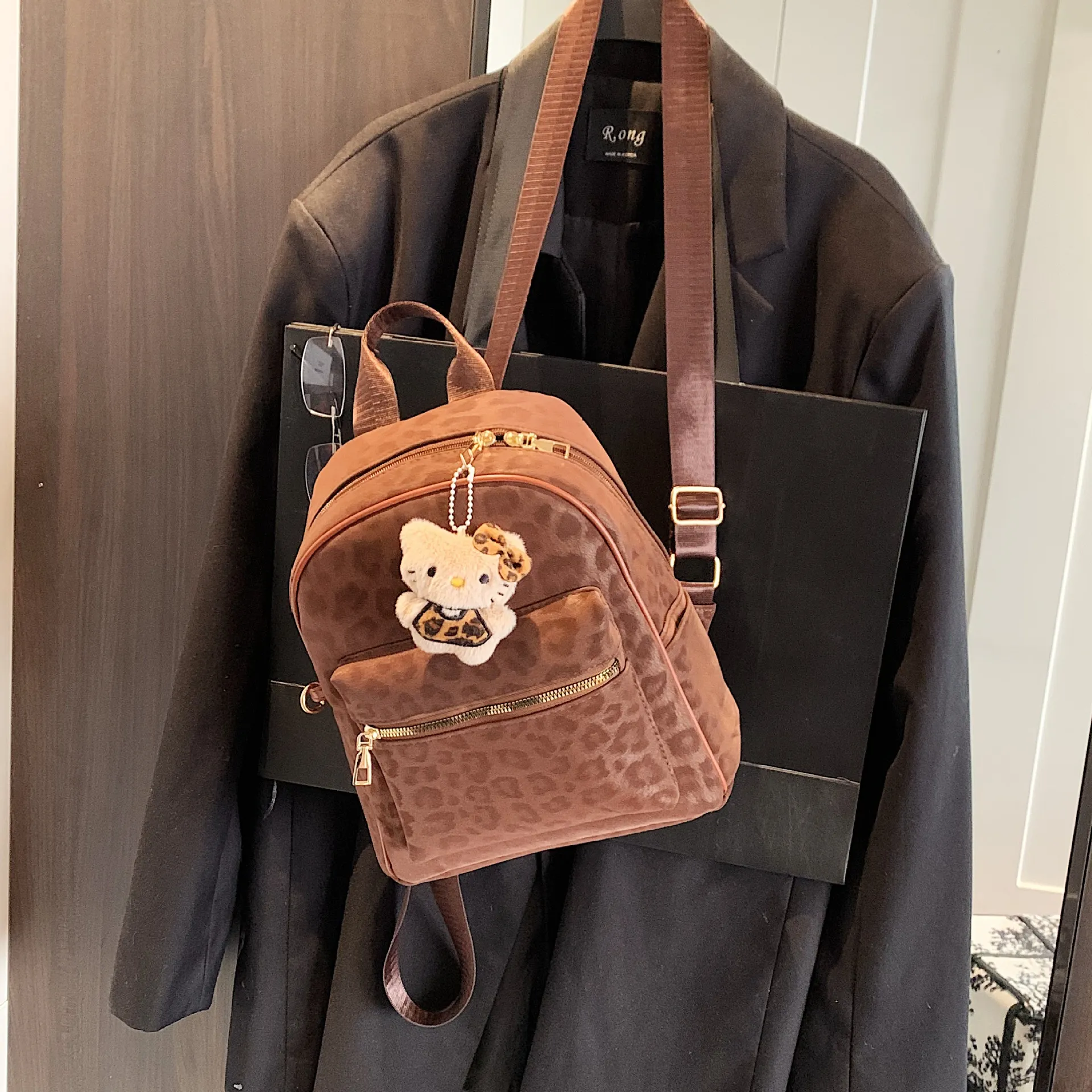 Leopard Print Backpack Lightweight Small Trendy Large Capacity Shoulder Bag Women's Travel Commute Bag thumbnail 3