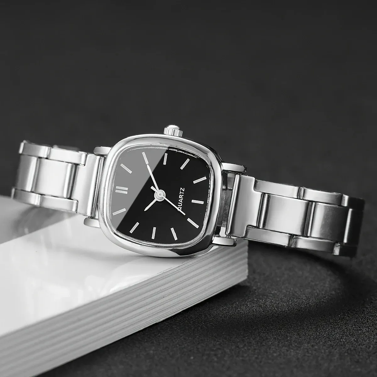 Women's Watch Girls Niche High-End Stainless Steel Band Casual Fashion Student Bracelet Watch Elegant Ladies Wristwatch Timepiece Gift showcase 11