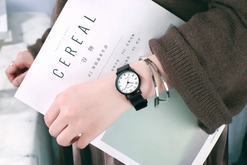 Stylish Korean Style Couple's Watch for Students - Simple Fashionable Sports Casual Retro College Style Wristwatch for Men and Women showcase 16