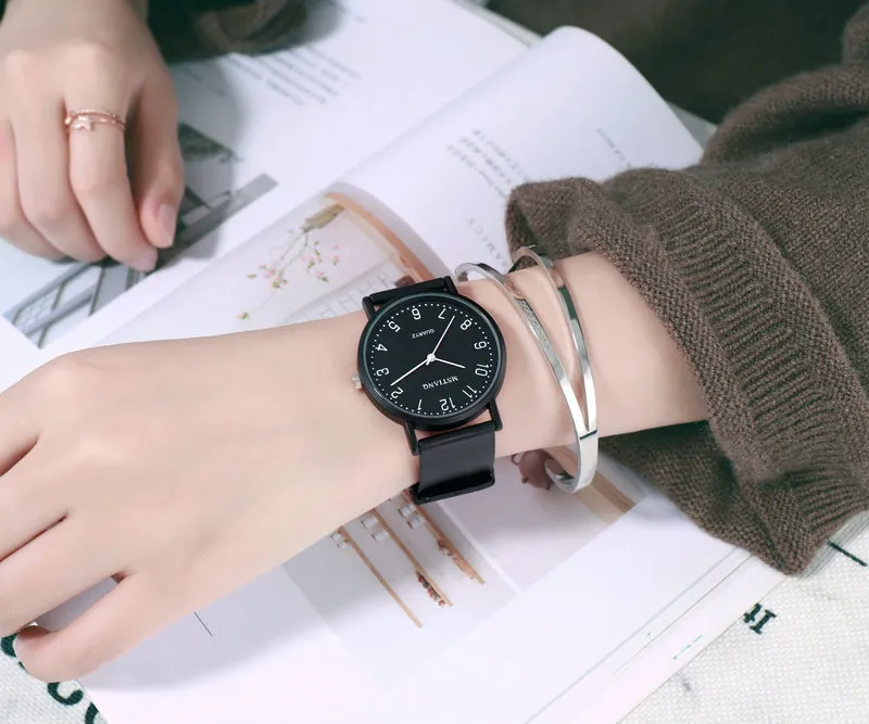 Stylish Korean Style Couple's Watch for Students - Simple Fashionable Sports Casual Retro College Style Wristwatch for Men and Women thumbnail 6