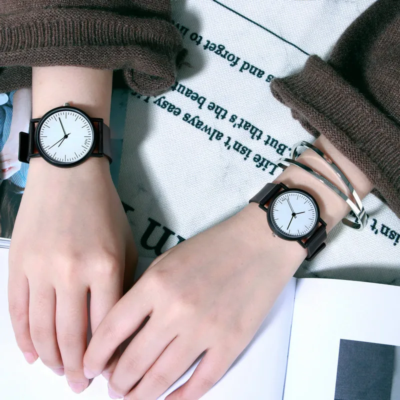 Stylish Korean Style Couple's Watch for Students - Simple Fashionable Sports Casual Retro College Style Wristwatch for Men and Women showcase 6