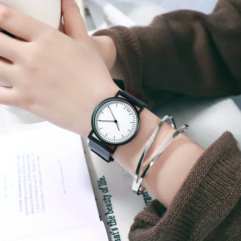 Stylish Korean Style Couple's Watch for Students - Simple Fashionable Sports Casual Retro College Style Wristwatch for Men and Women showcase 11