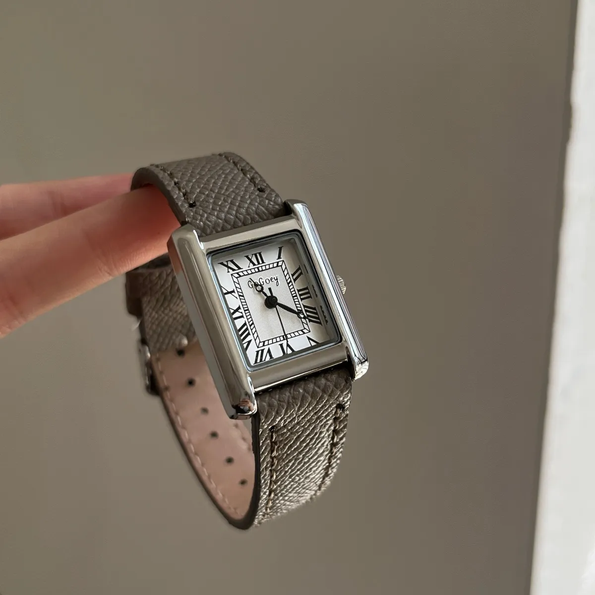 Square Women's Wrist Watch Retro Tank Style with Lychee Pattern Leather Belt, Elegant Quartz Analog Watch for Ladies and Girls showcase 3