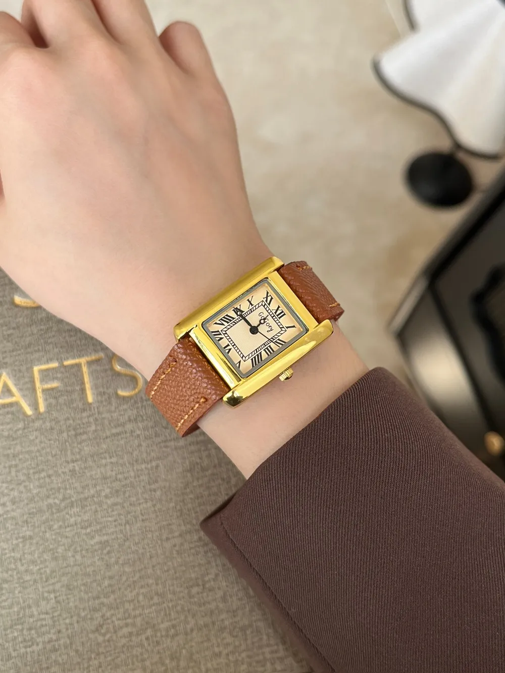 Square Women's Wrist Watch Retro Tank Style with Lychee Pattern Leather Belt, Elegant Quartz Analog Watch for Ladies and Girls showcase 12