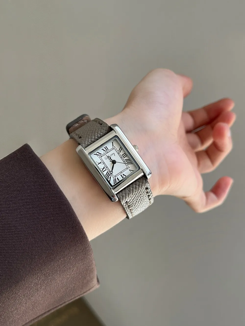 Square Women's Wrist Watch Retro Tank Style with Lychee Pattern Leather Belt, Elegant Quartz Analog Watch for Ladies and Girls showcase 11