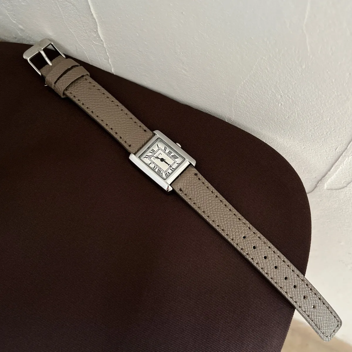 Square Women's Wrist Watch Retro Tank Style with Lychee Pattern Leather Belt, Elegant Quartz Analog Watch for Ladies and Girls showcase 7