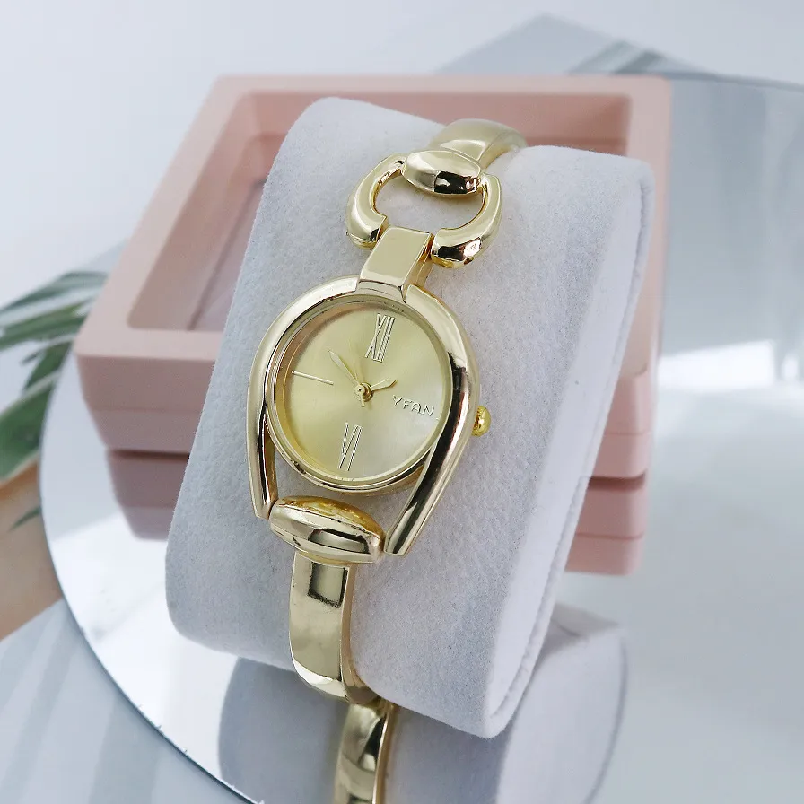 Women's Retro Button Ring Watch - Fashion Temperament Bracelet Watch - Casual Quartz Wristwatch for Ladies thumbnail 2