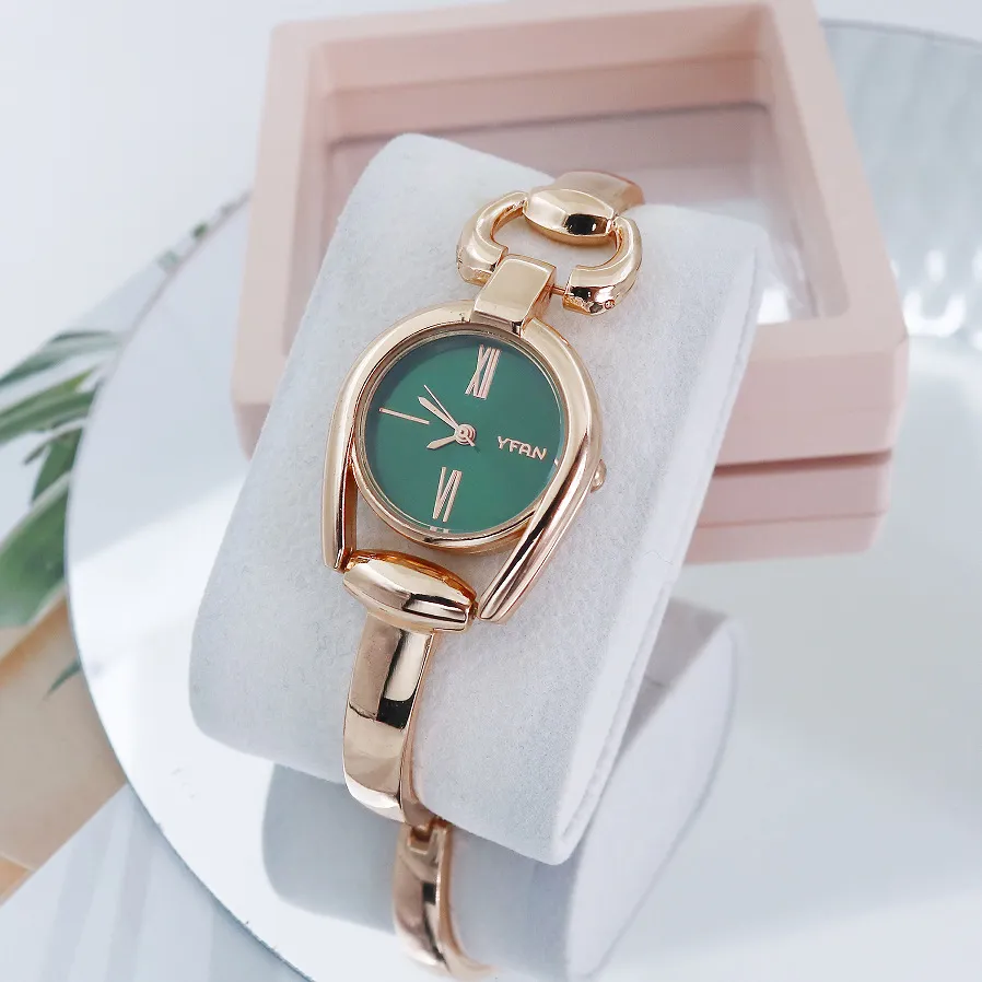 Women's Retro Button Ring Watch - Fashion Temperament Bracelet Watch - Casual Quartz Wristwatch for Ladies showcase 2