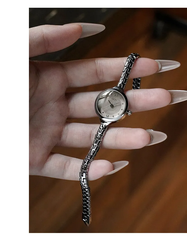 Gold Women's Quartz Bracelet Watch Waterproof Small Exquisite Luxury Niche Second-Hand Style Versatile Wristwatch for Ladies Fashion showcase 6