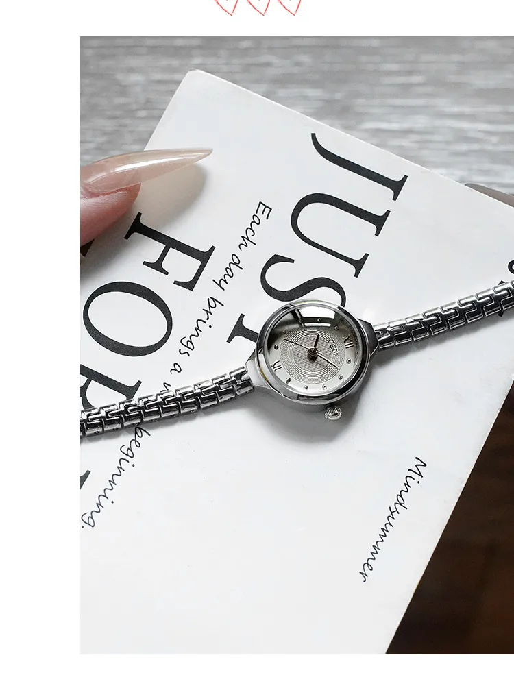 Gold Women's Quartz Bracelet Watch Waterproof Small Exquisite Luxury Niche Second-Hand Style Versatile Wristwatch for Ladies Fashion showcase 8
