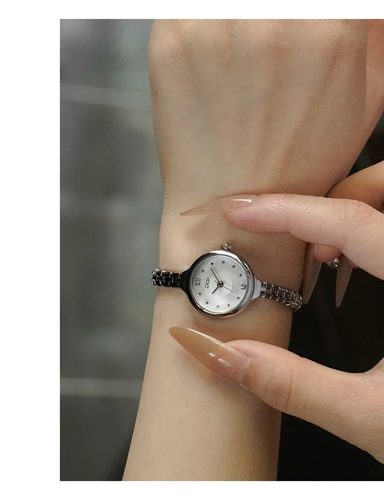 Gold Women's Quartz Bracelet Watch Waterproof Small Exquisite Luxury Niche Second-Hand Style Versatile Wristwatch for Ladies Fashion showcase 18