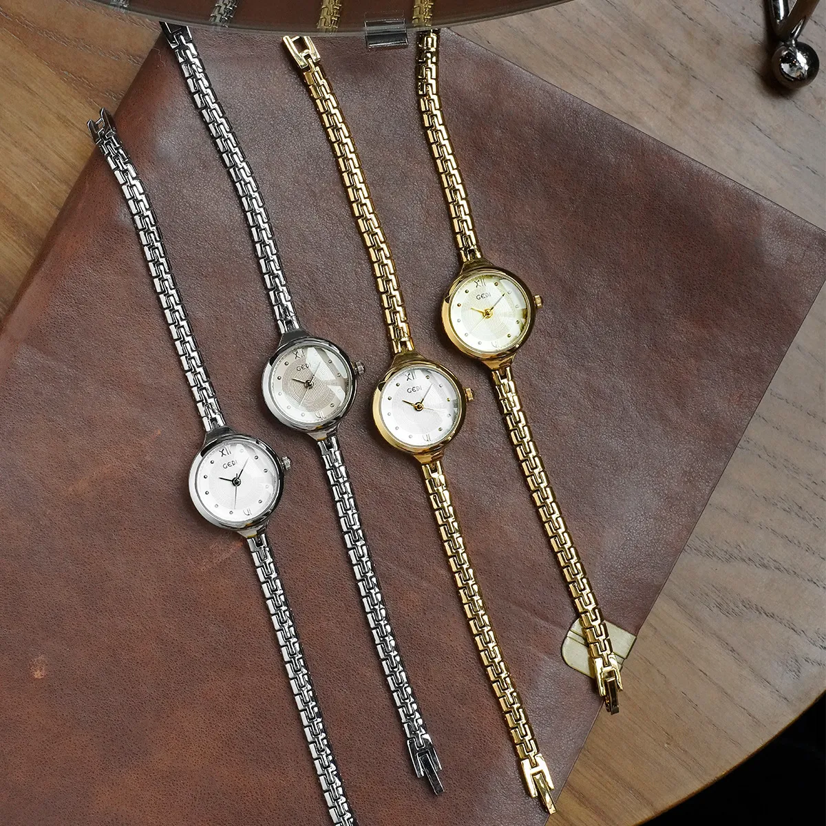 Gold Women's Quartz Bracelet Watch Waterproof Small Exquisite Luxury Niche Second-Hand Style Versatile Wristwatch for Ladies Fashion thumbnail 4