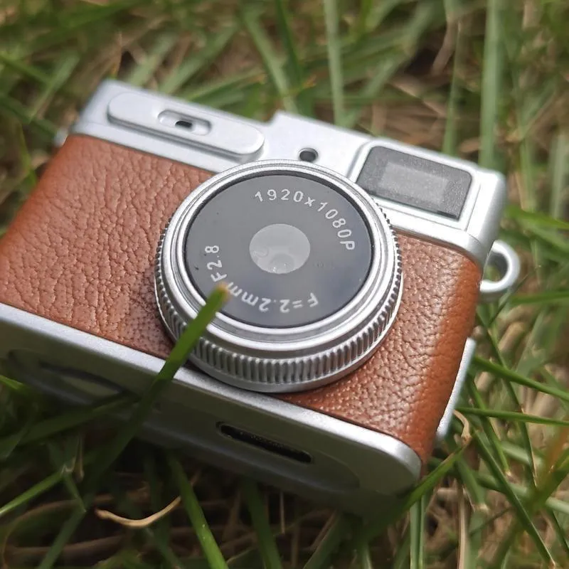 Kids Digital Camera, Retro Style Mini Camera for Children, Portable Outdoor Sports Camera, Video Recording, Perfect for Students, Photography Gift showcase 4