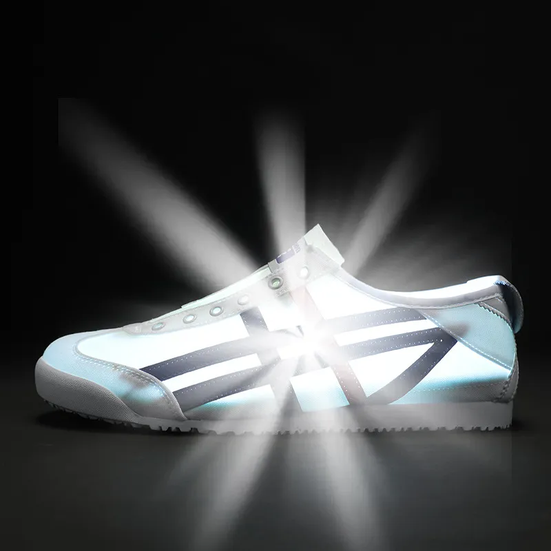 Men's Canvas Shoes 2024 Autumn Fashion Trend: Forrest Gump Style Sports Casual Slip-On Cloth Shoes for Everyday Wear showcase 1