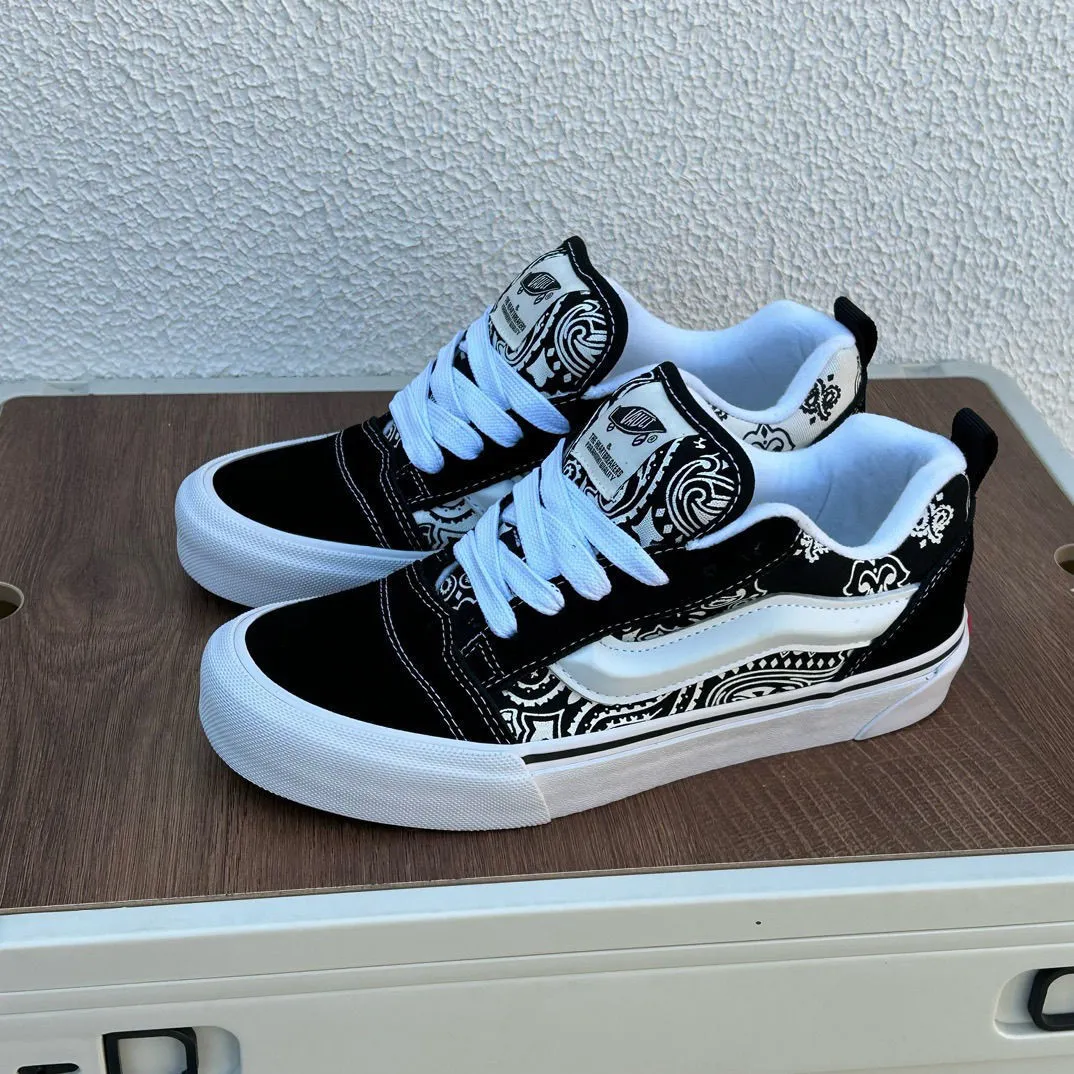 Unisex Low Top Canvas Sneakers Casual Walking Shoes Black and White Paisley Print Comfortable Flat Skate Shoes for Men and Women showcase 1