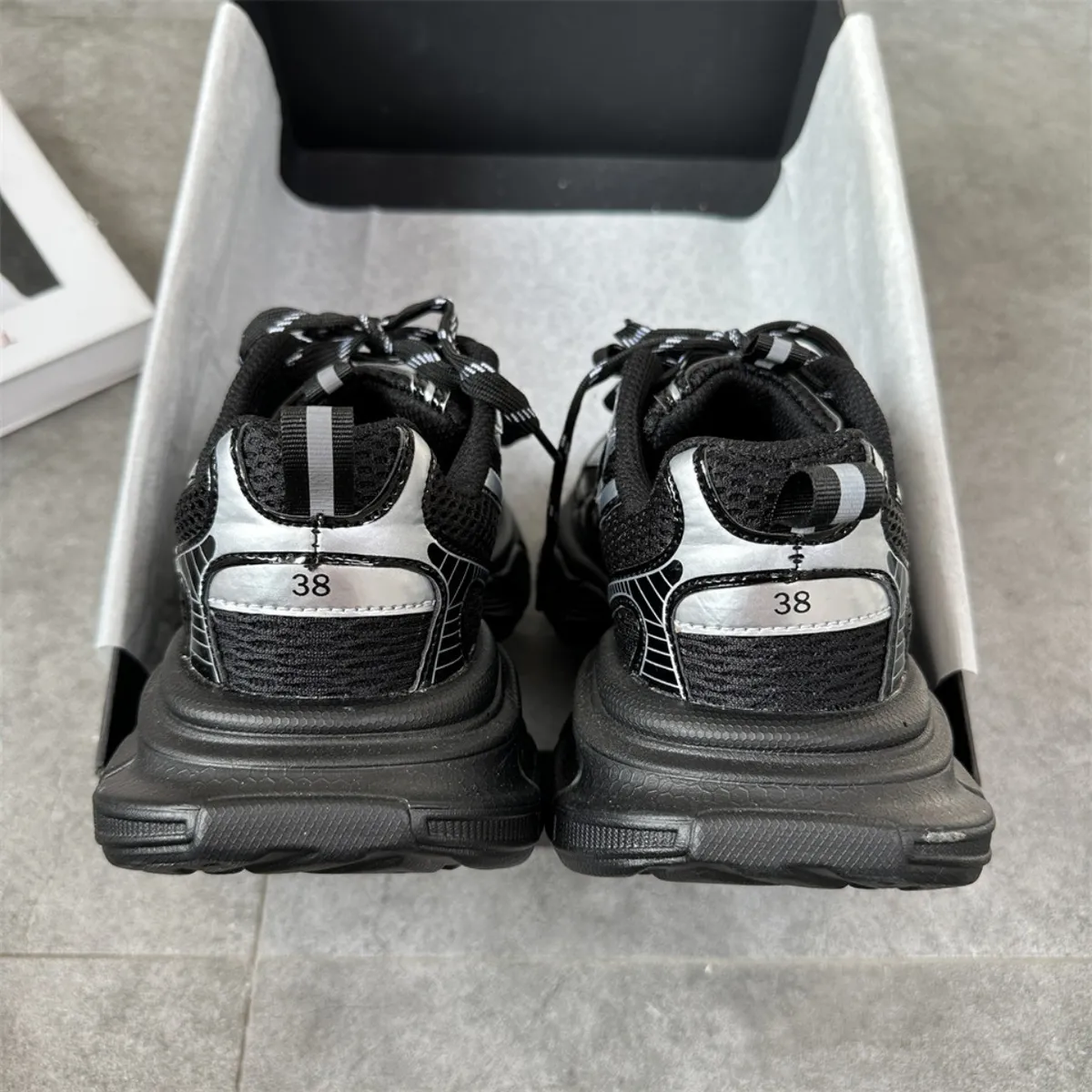Men's Chunky Sneakers Fashion Street Style Dad Shoes Lightweight Thick Sole Casual Sports Shoes Couple Sneakers showcase 8