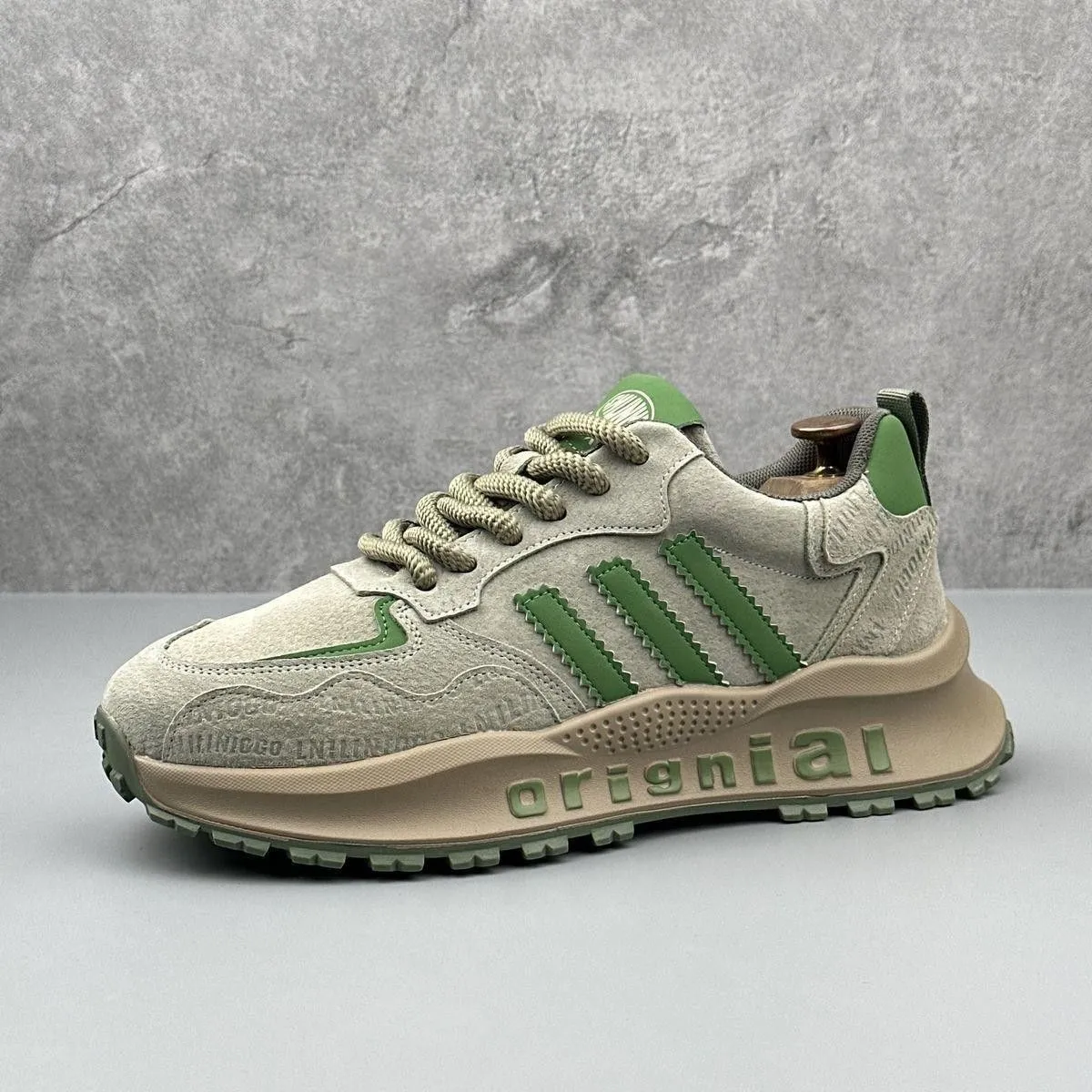 Men's Chunky Sneakers Platform Height Increasing Casual Sports Shoes Retro Style Lace-Up Walking Trainers Fashionable Dad Shoes for Men showcase 9