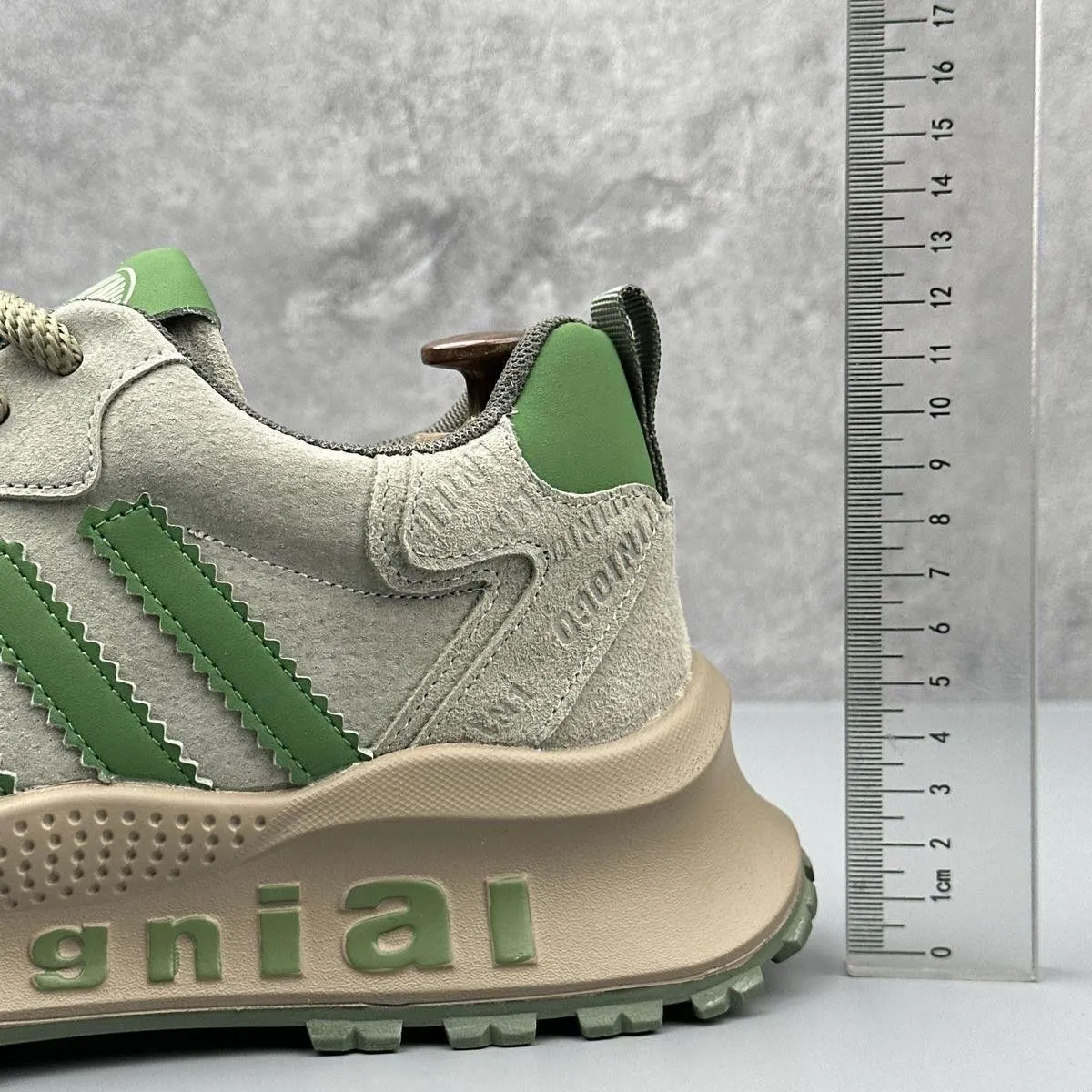 Men's Chunky Sneakers Platform Height Increasing Casual Sports Shoes Retro Style Lace-Up Walking Trainers Fashionable Dad Shoes for Men showcase 5