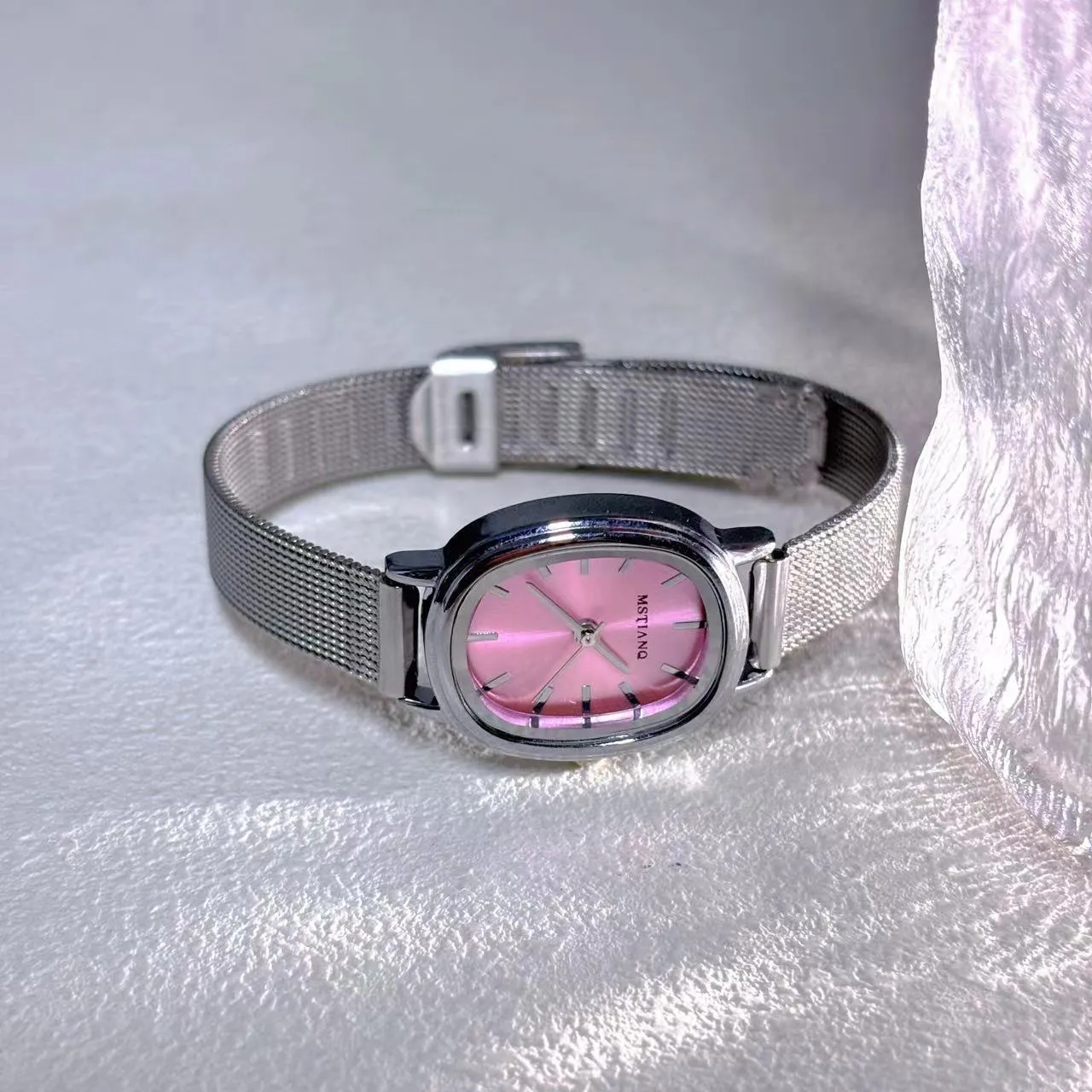 Elegant Oval Women's Watch Retro Style | Exquisite Small Dial Wristwatch for Students & Ladies | Simple Luxury Niche Pointer Design | Fashionable Timepiece thumbnail 4