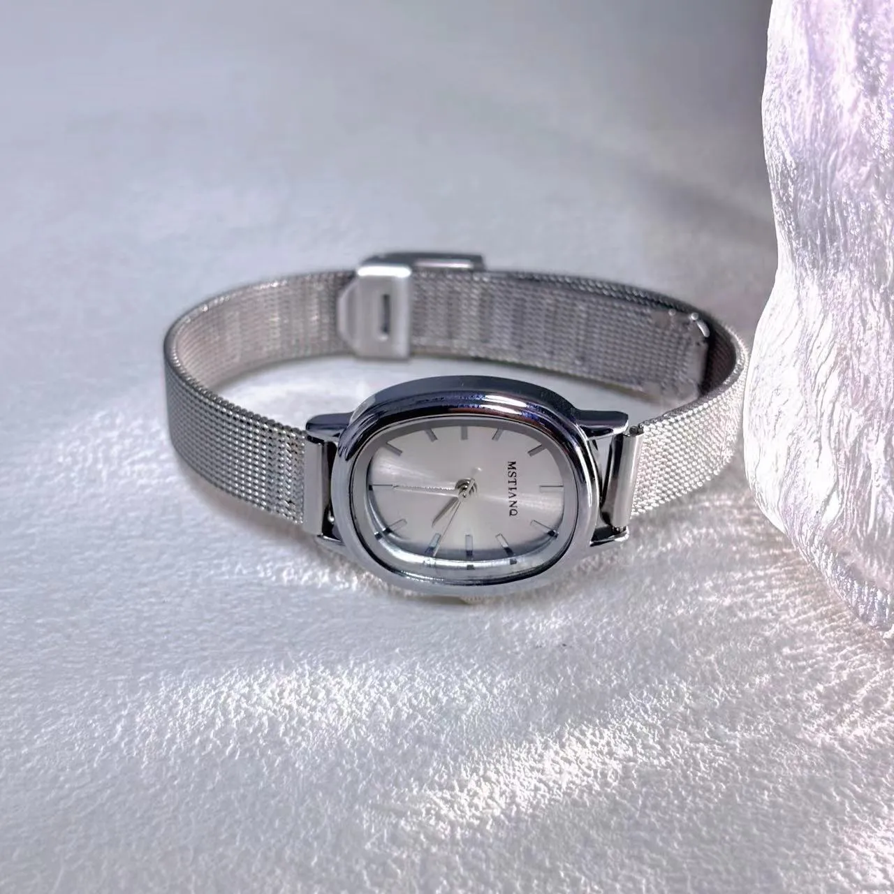 Elegant Oval Women's Watch Retro Style | Exquisite Small Dial Wristwatch for Students & Ladies | Simple Luxury Niche Pointer Design | Fashionable Timepiece thumbnail 3